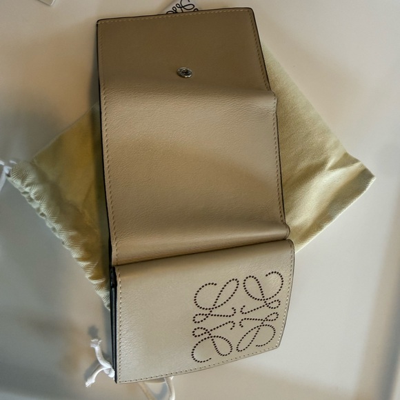 Loewe Beige Leather Card Holder - Picture 6 of 8